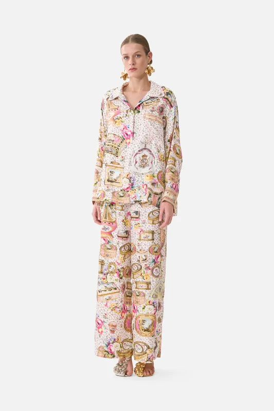 RELAXED COLLARED SHIRT WITH POCKET IN THE HEART OF ART made by Camilla