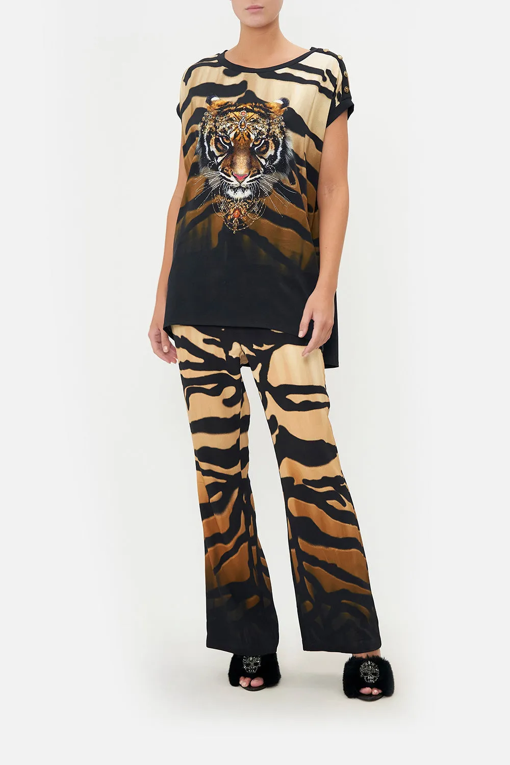 EXTENDED SLEEVE TEE WITH BUTTONS TAME MY TIGER sold by Camilla