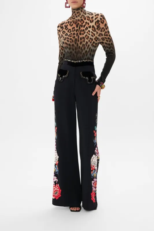 FLARED PANT WITH POCKETS VOLENDAM DOLLS sold by Camilla