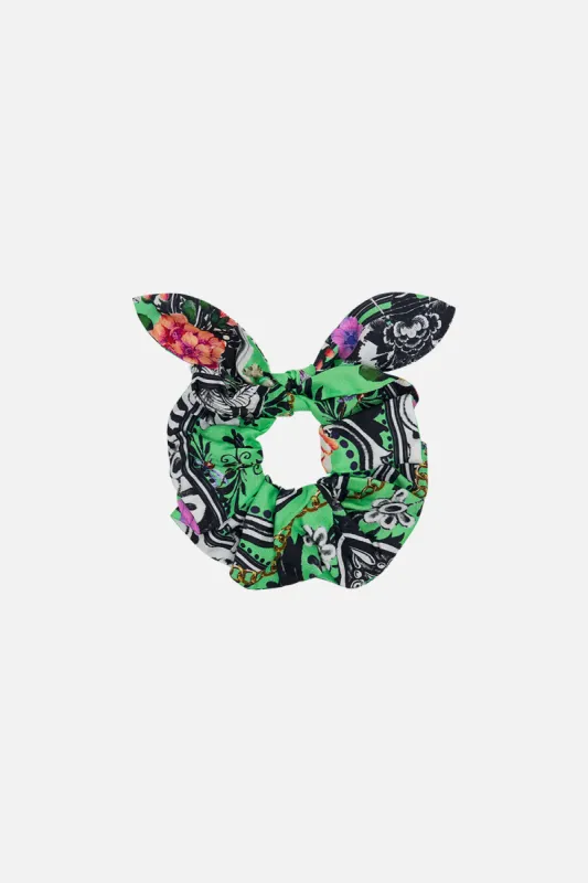 SCRUNCHIE PORCELAIN DREAM sold by Camilla