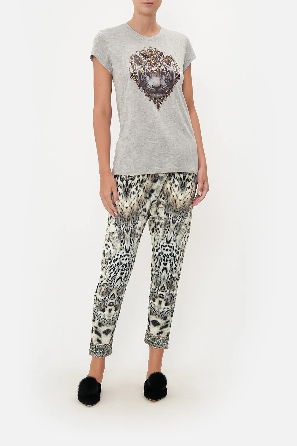 CURVED HEM FITTED TEE SNOW WHISPERS LOUNGE sold by Camilla