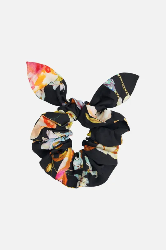 SCRUNCHIE SECRET HISTORY sold by Camilla