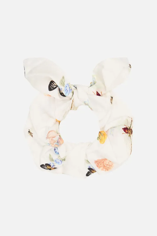 SCRUNCHIE QUEENS BEE HIVE sold by Camilla