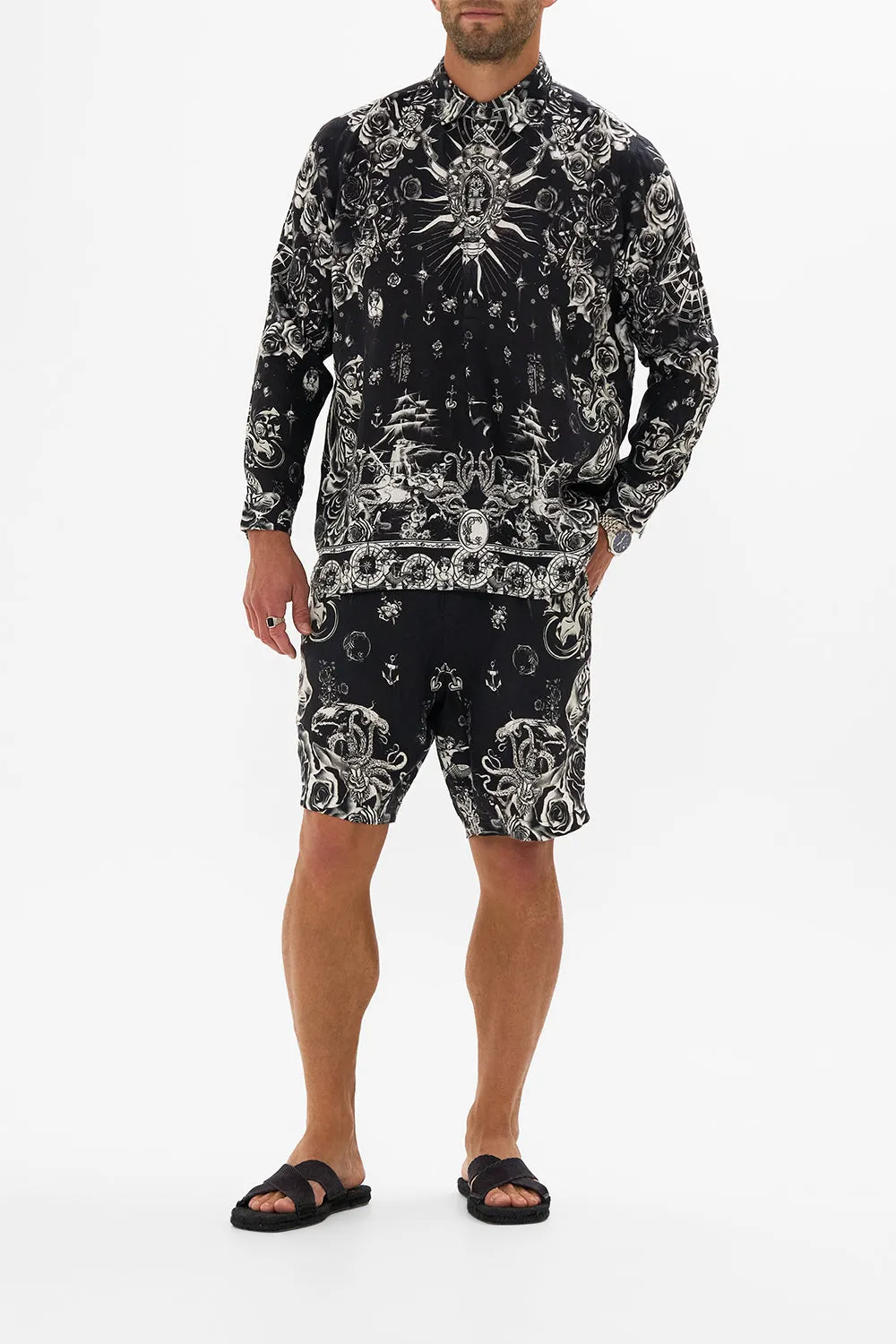 MID LENGTH WALK SHORT TALES OF TATTOO sold by Camilla