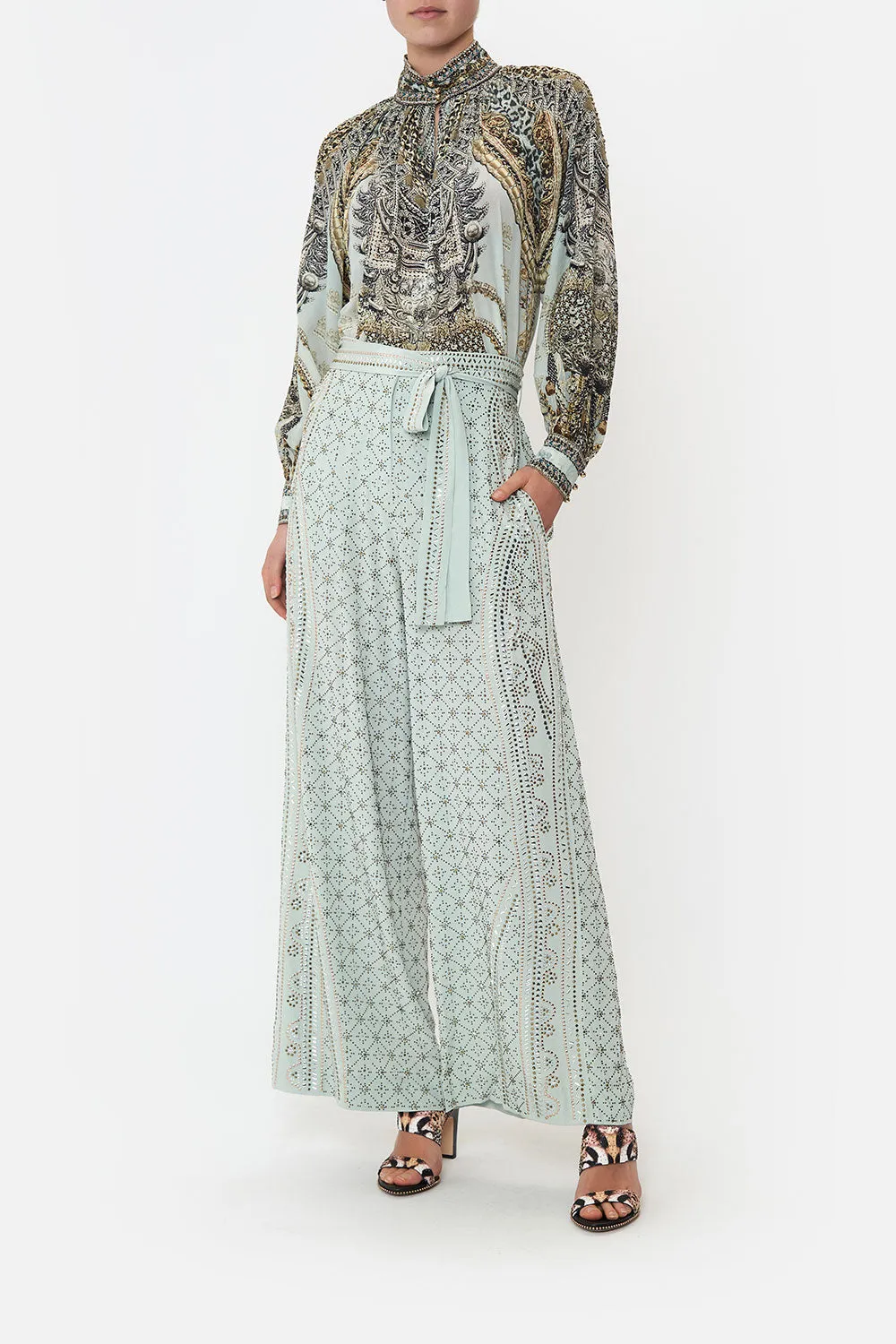 RAGLAN BUTTON UP SHIRT FREE ESPIRITU sold by Camilla