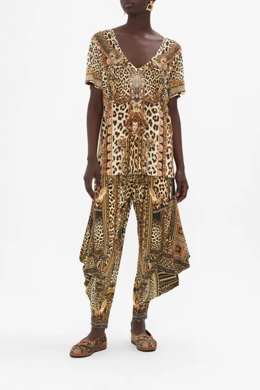 RELAXED V-NECK TEE - ALL OVER PRINT STANDING OVATION sold by Camilla