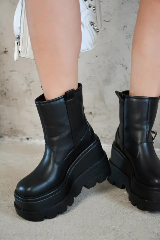 ESSKA - BLACK sold by Cape Robbin