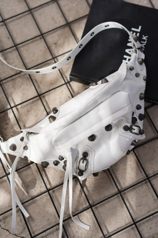 GERTRUDIS - WHITE made by Cape Robbin