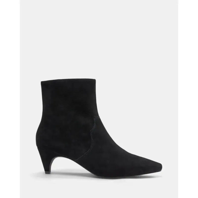 SUEDE BOOT sold by Carbon
