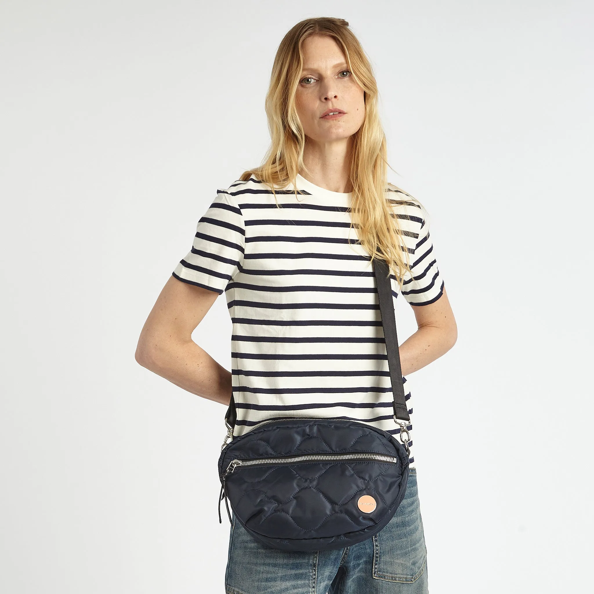 medium cruiser quilted crossbody - midnight sold by Carbon38 product image thumbnail 4