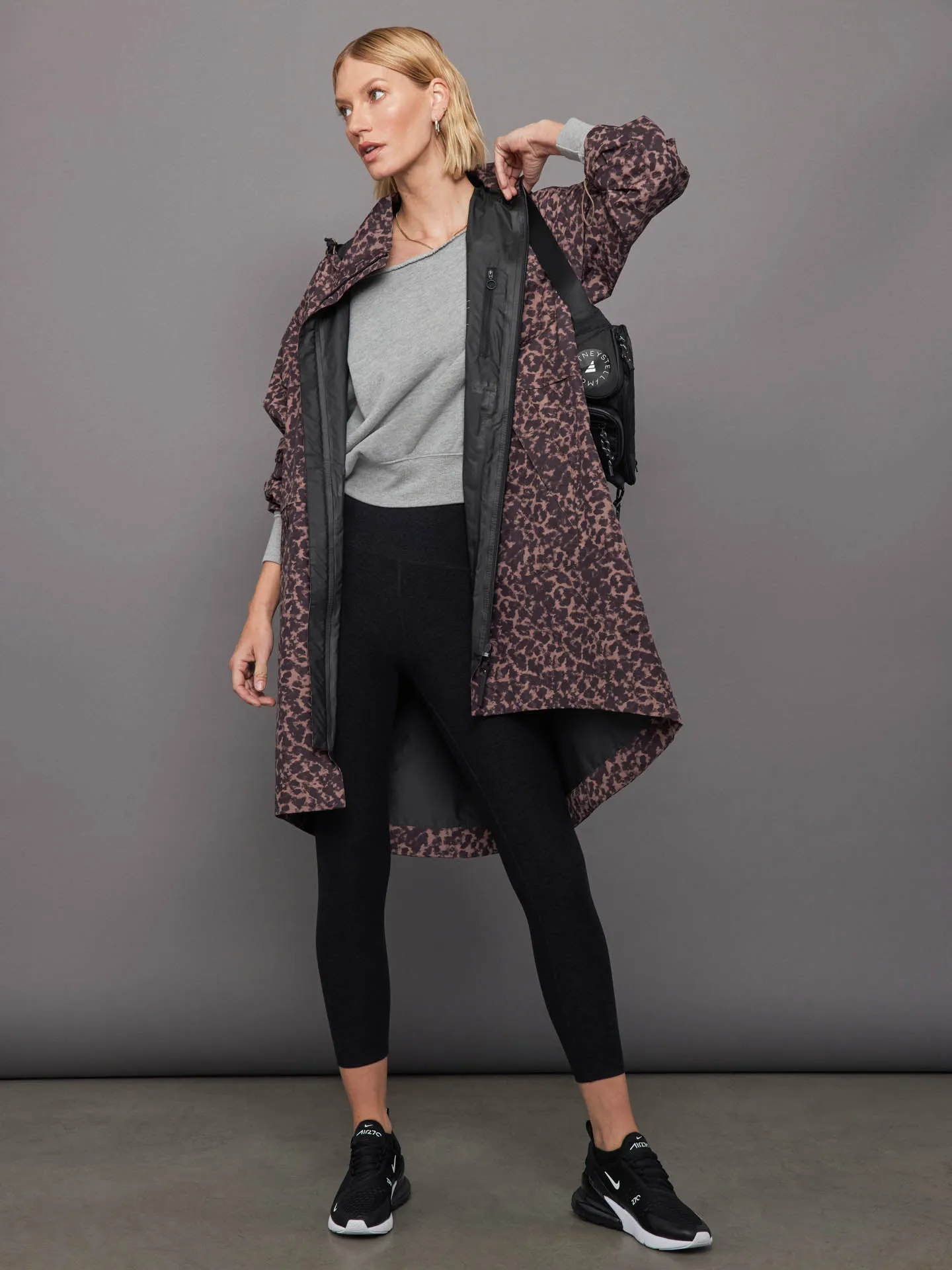 SPACEDYE WALK AND TALK HIGH WAISTED CAPRI LEGGING - DARKEST NIGHT sold by Carbon38 product image thumbnail 4