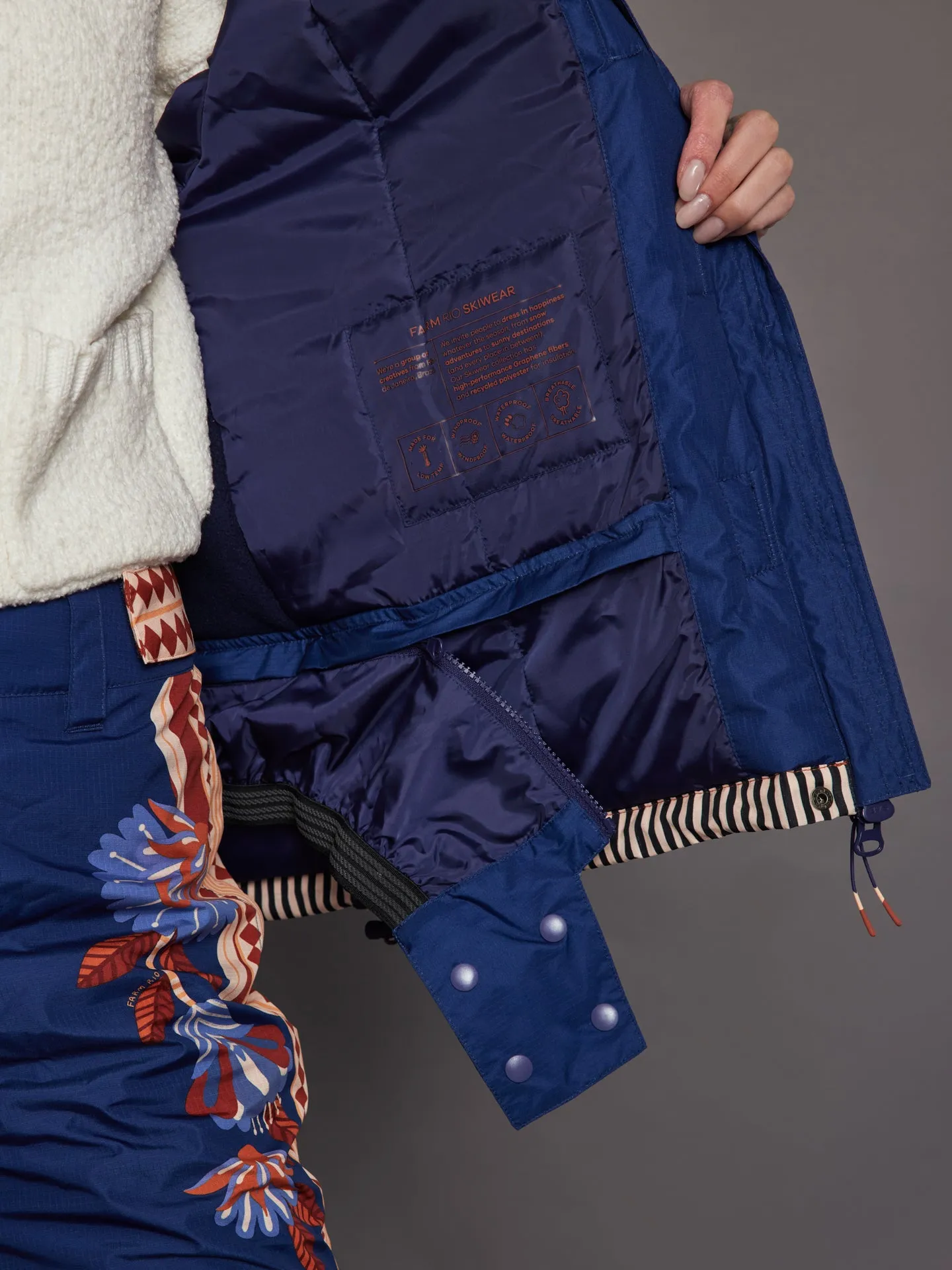 Nature Beauty Ski Jacket - Blue sold by Carbon38 product image thumbnail 5