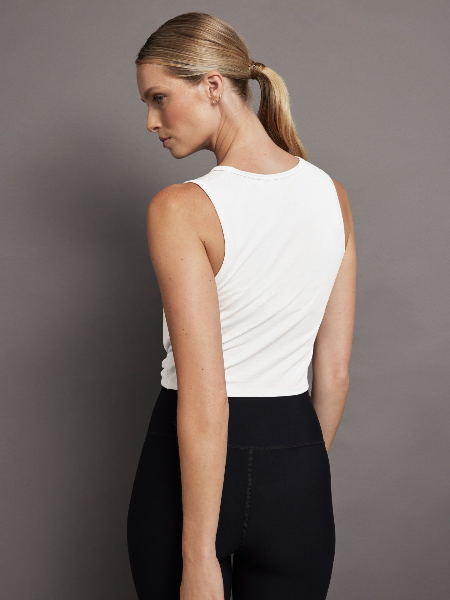 FRONT TWIST TANK + ACTION BRA 2.0 + HIGH RISE 7/8 TAKARA LEGGING BUNDLE sold by Carbon38 product image thumbnail 8