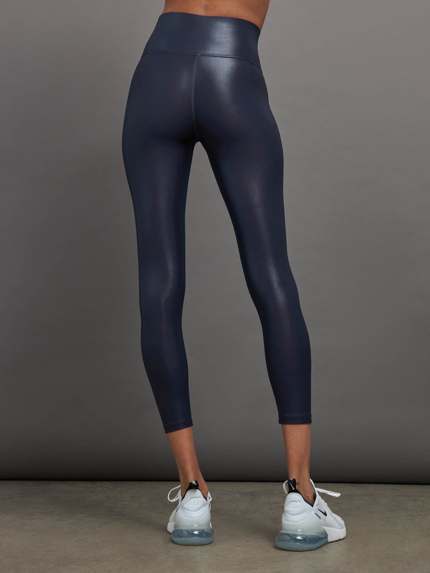 FRONT TWIST TANK + ACTION BRA 2.0 + HIGH RISE 7/8 TAKARA LEGGING BUNDLE sold by Carbon38 product image thumbnail 6