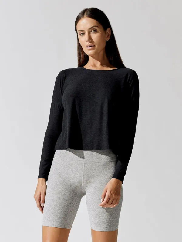 Featherweight Morning Light Pullover - Darkest Night sold by Carbon38