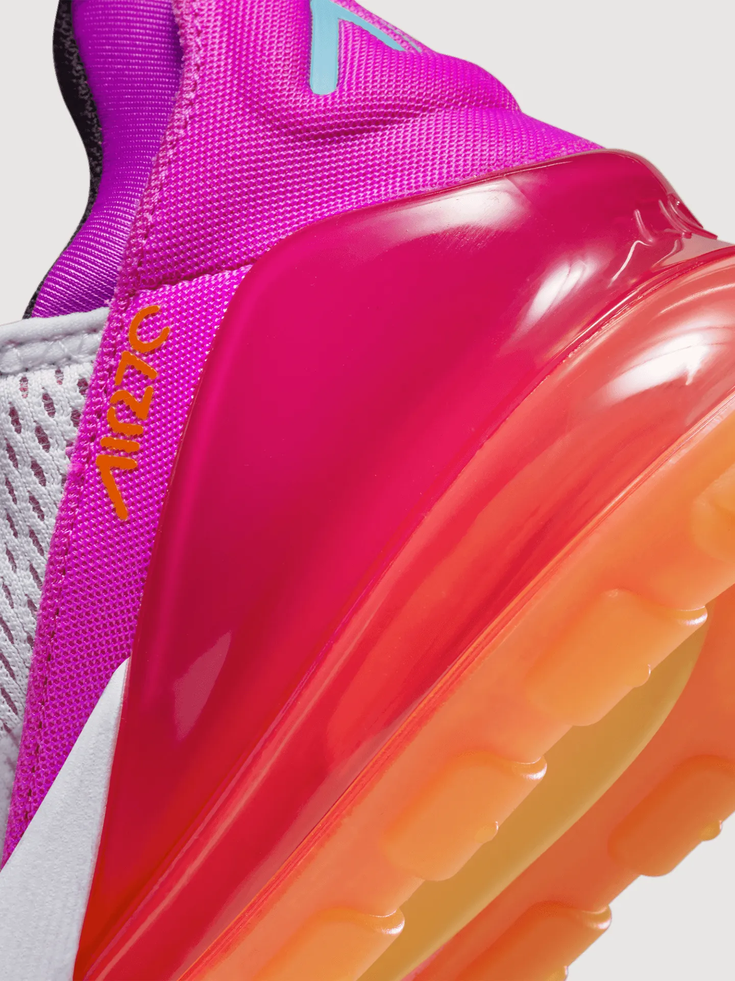 W Air Max 270 - WHITE/BRIGHT CRIMSON-FUCHSIA DREAM sold by Carbon38 product image thumbnail 4