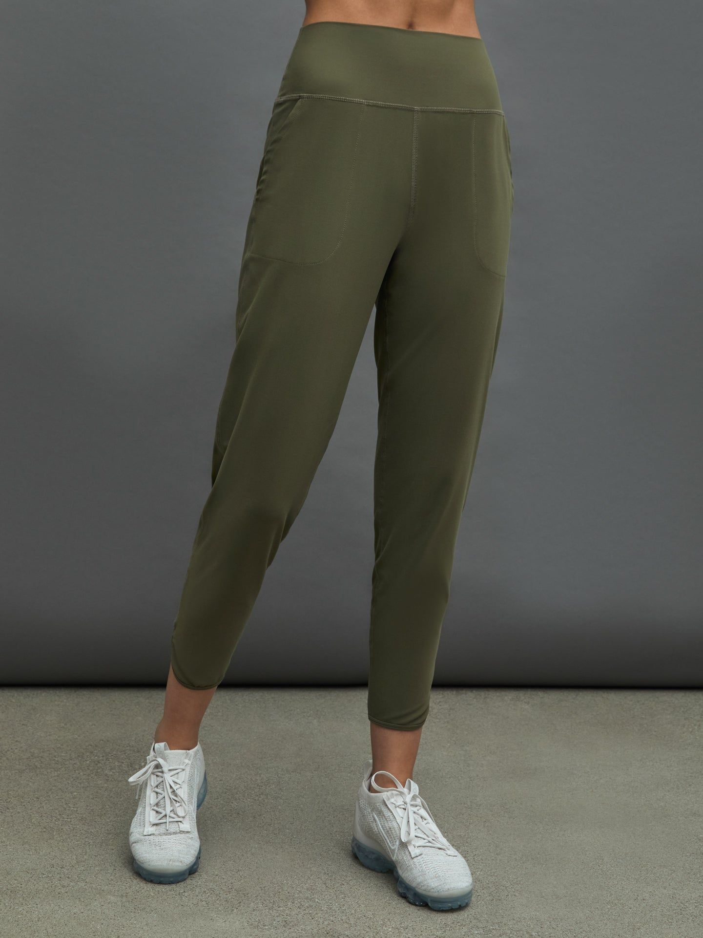 Jogger in Melt + V-Neck Bra + Short Sleeve Pocket Tee sold by Carbon38 product image thumbnail 6