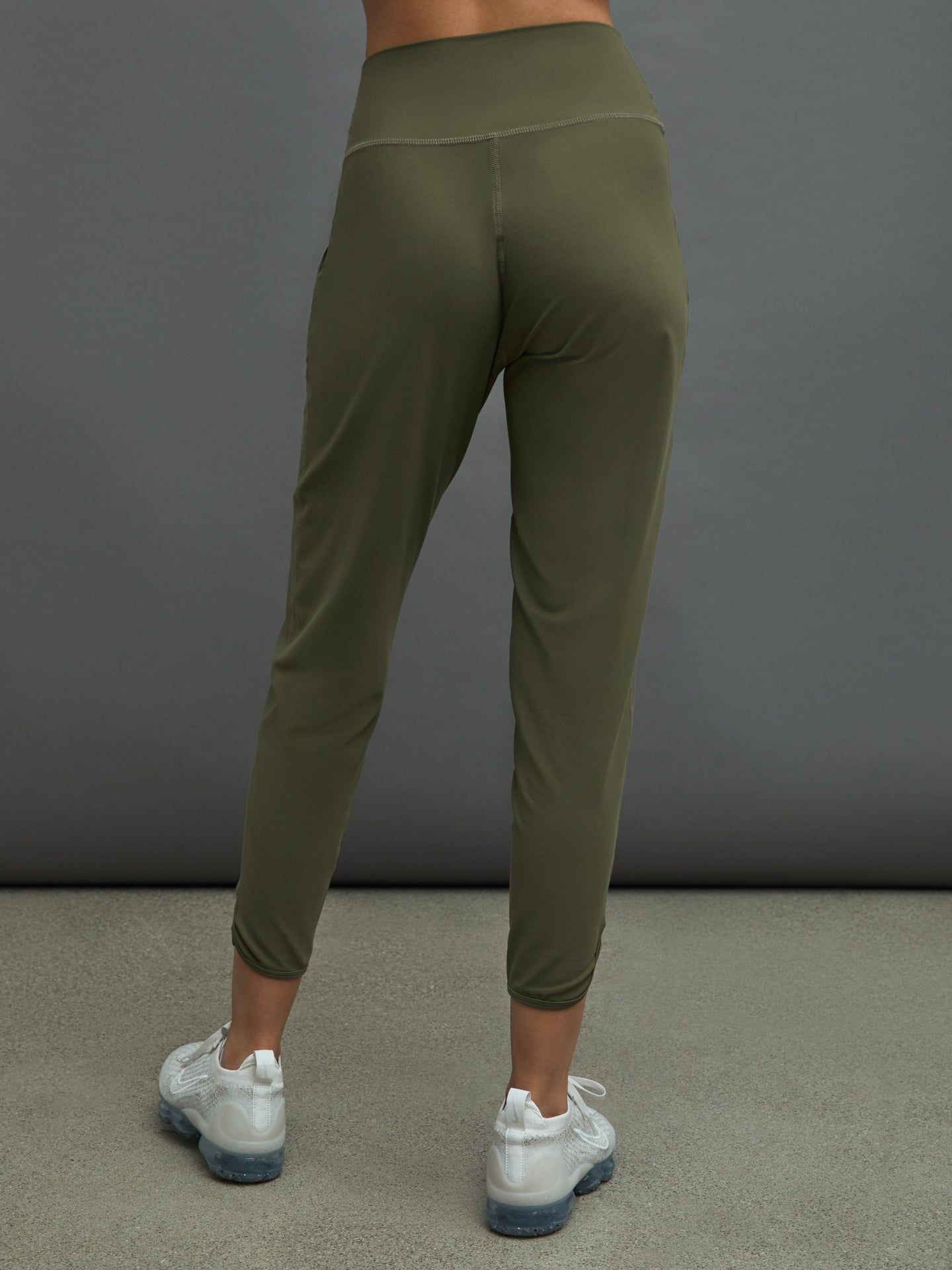 Jogger in Melt + V-Neck Bra + Short Sleeve Pocket Tee sold by Carbon38 product image thumbnail 7