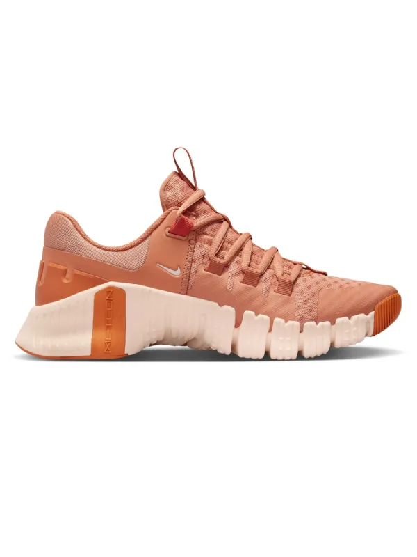 Nike Free Metcon 5 - AMBER BROWN/CAMPFIRE ORANGE-GUAVA ICE sold by Carbon38