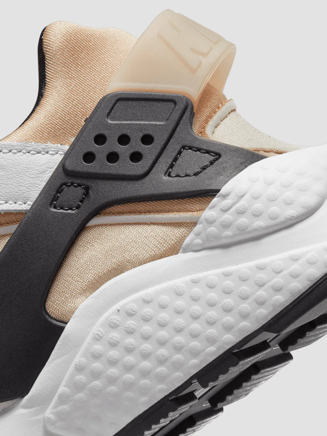 Nike Air Huarache - WHITE/BLACK-HEMP-SANDDRIFT sold by Carbon38 product image thumbnail 4