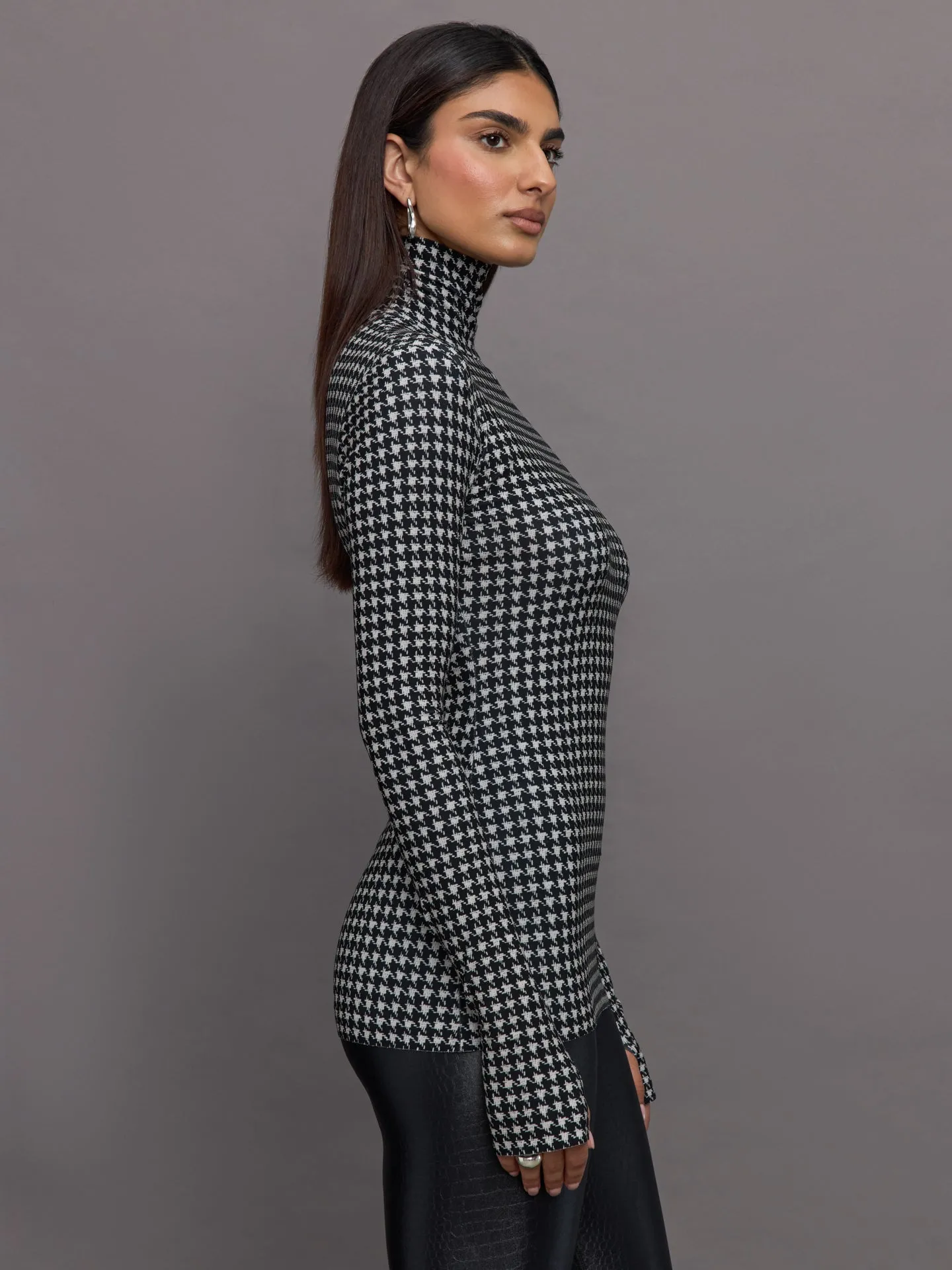 Slim Fit Long Sleeve Turtle Top Short - Black sold by Carbon38 product image thumbnail 3