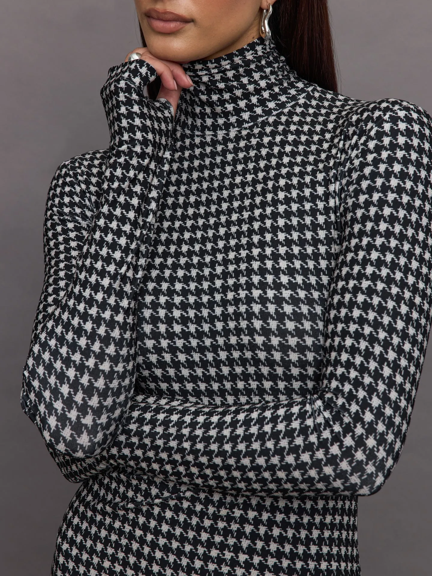 Slim Fit Long Sleeve Turtle Top Short - Black sold by Carbon38 product image thumbnail 5