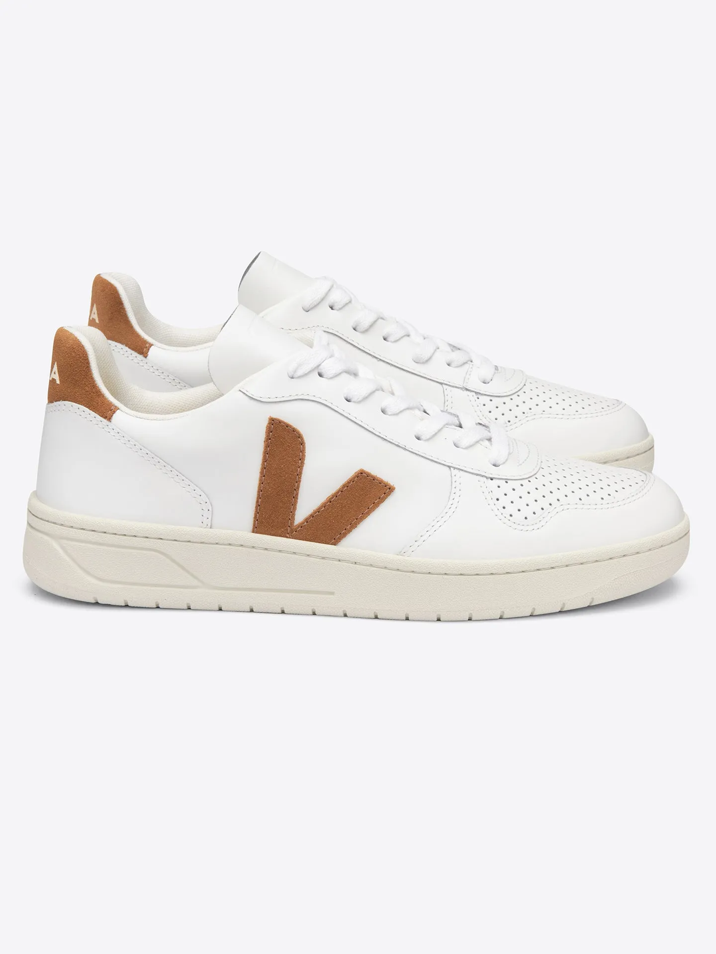 V10 - Extra White Camel sold by Carbon38