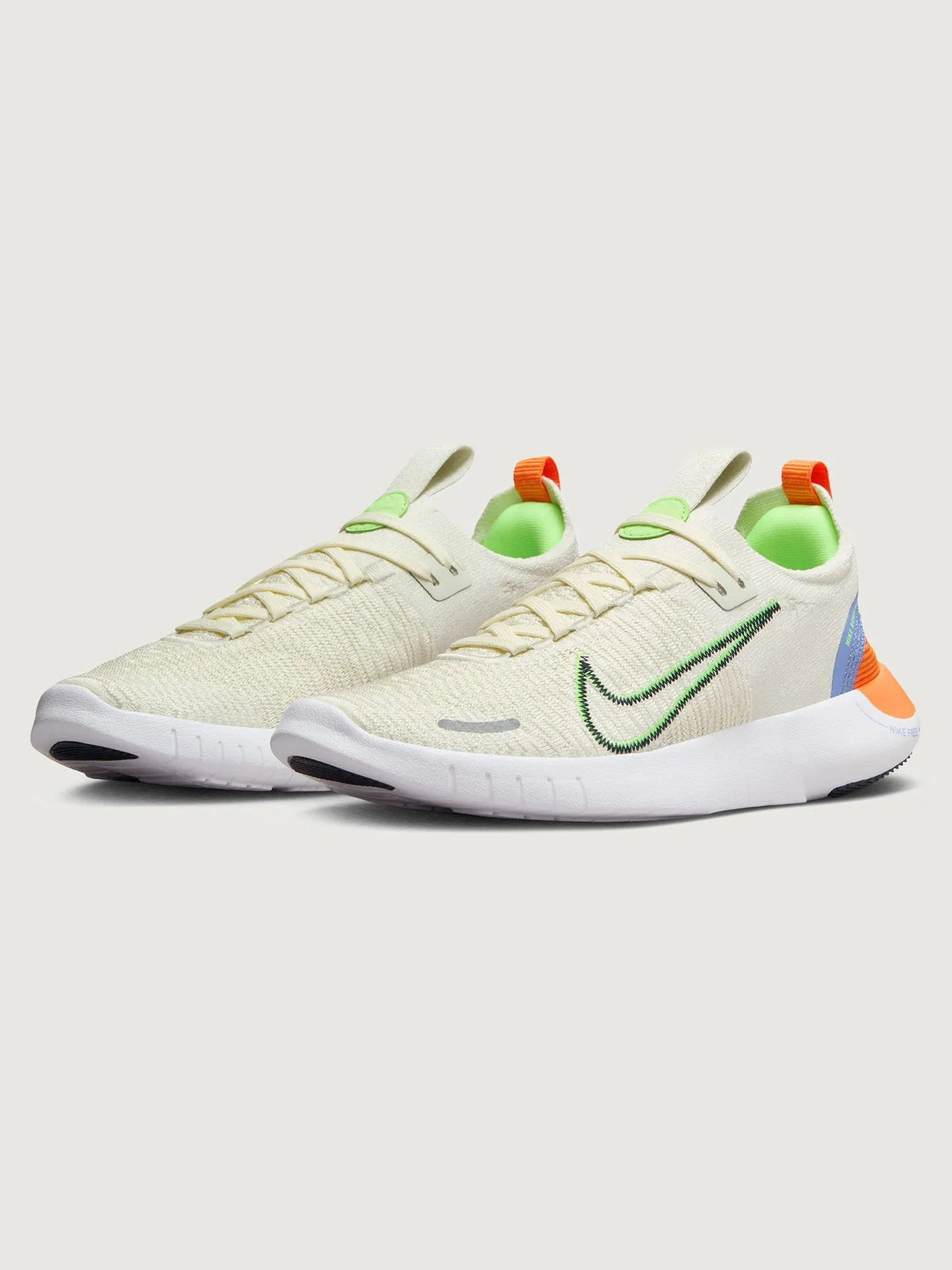 Nike Infinity Run 4 Prm - light bone/ volt-barely sold by Carbon38 product image thumbnail 5