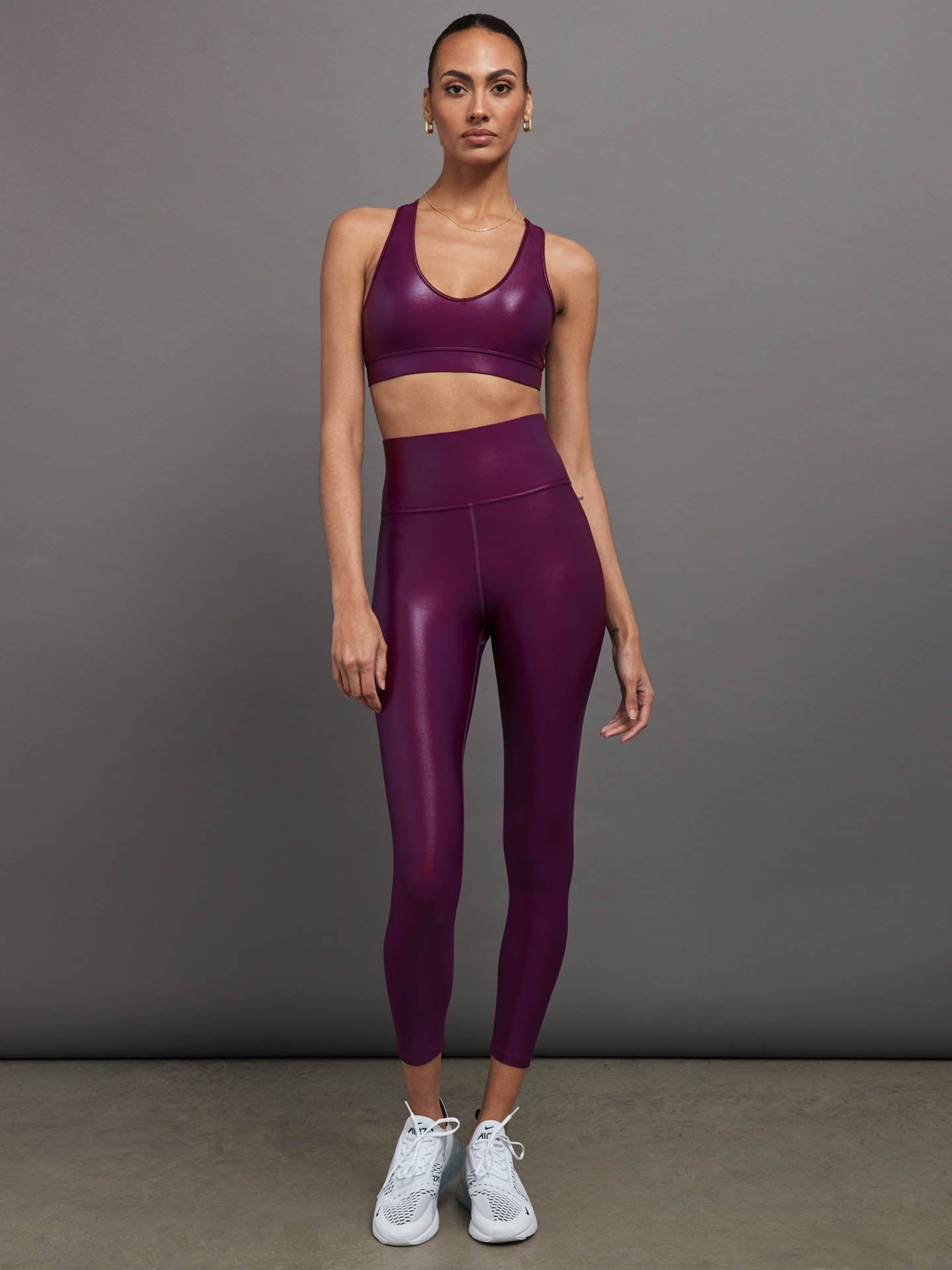 POCKET TEE + ACTION BRA 2.0 + HIGH RISE 7/8 TAKARA LEGGING sold by Carbon38 product image thumbnail 2