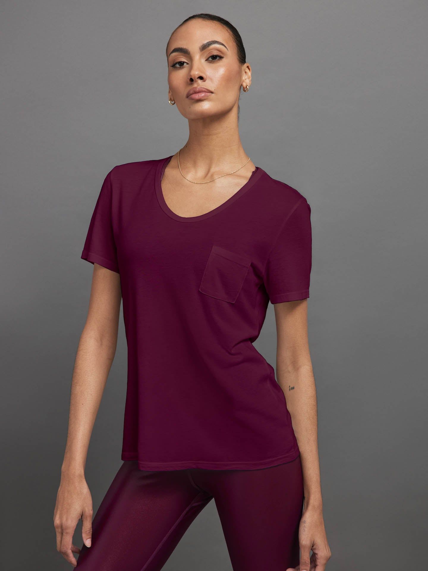 POCKET TEE + ACTION BRA 2.0 + HIGH RISE 7/8 TAKARA LEGGING sold by Carbon38 product image thumbnail 6