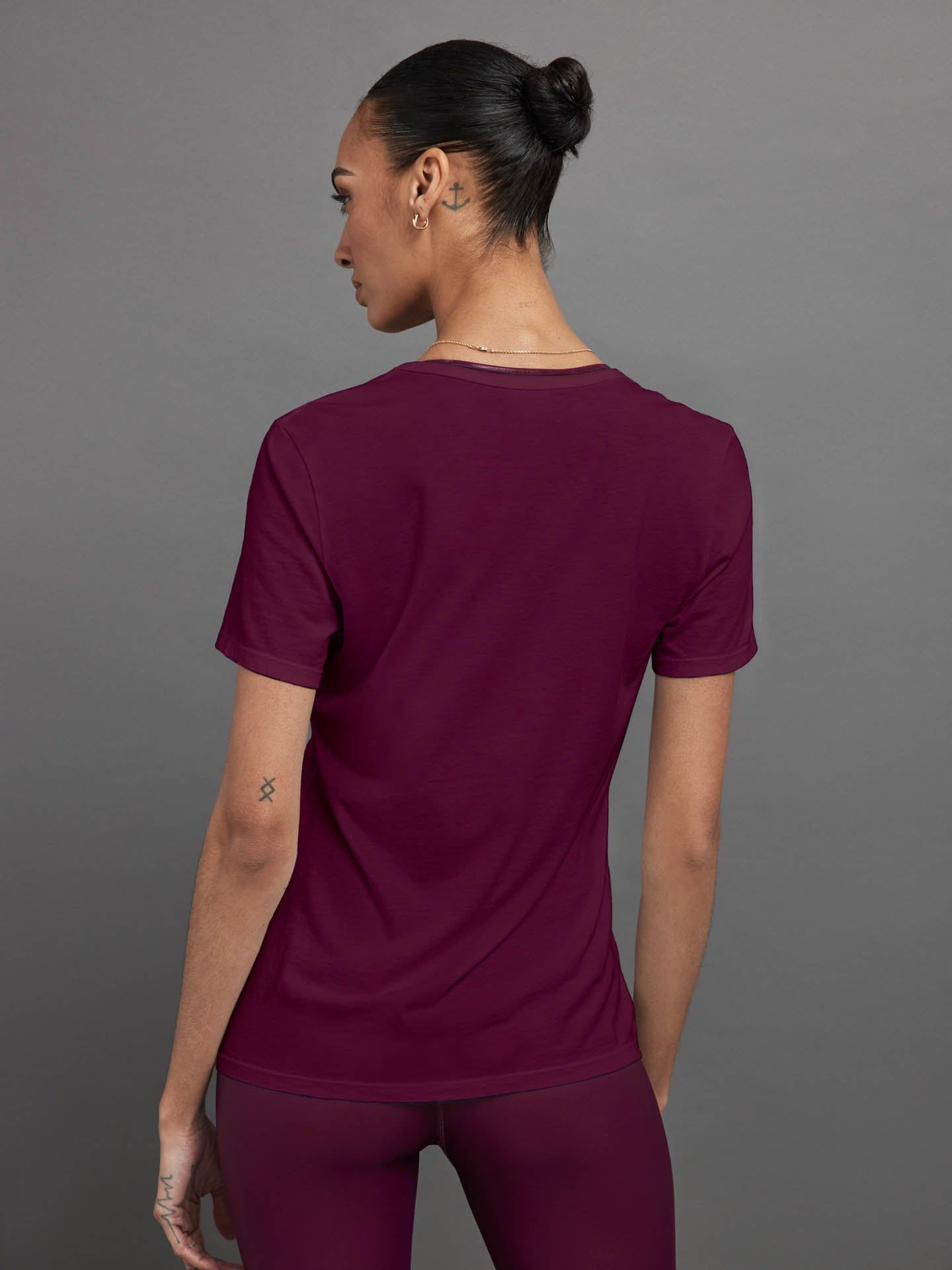 POCKET TEE + ACTION BRA 2.0 + HIGH RISE 7/8 TAKARA LEGGING sold by Carbon38 product image thumbnail 7