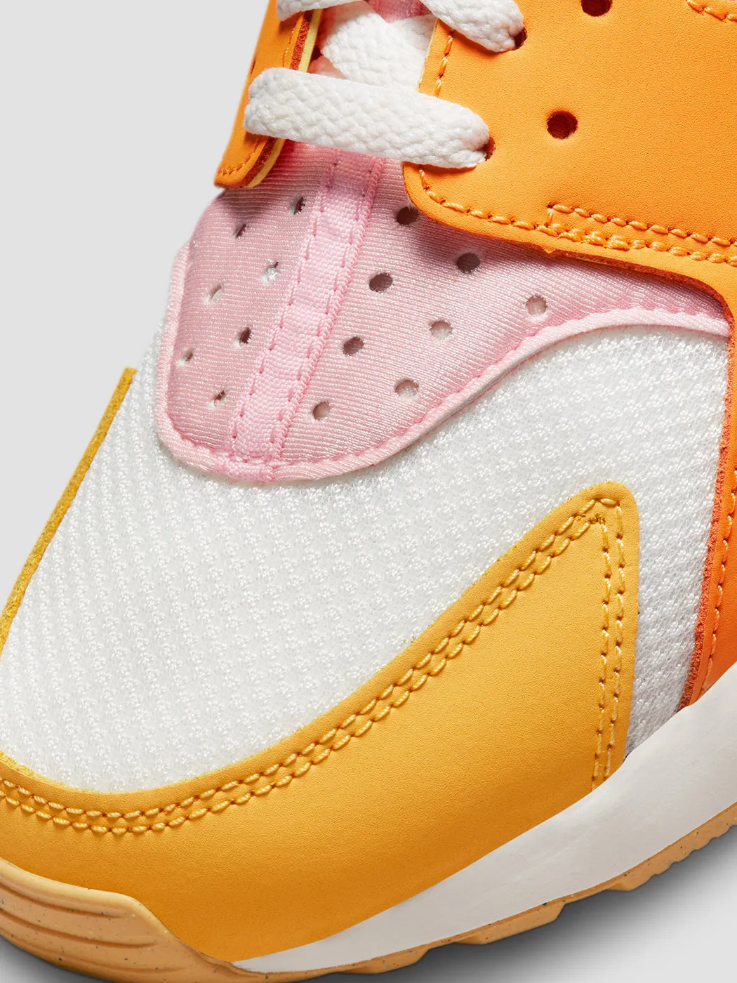 WMNS NIKE HUARACHE - Summit White/Hyper Pink-Solar Flare sold by Carbon38 product image thumbnail 5