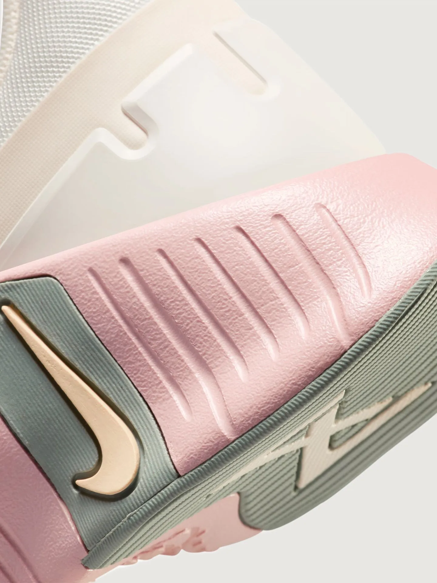 Nike Free Metcon 5 - Pale Ivory/Ice Peach-Light Silver sold by Carbon38 product image thumbnail 4