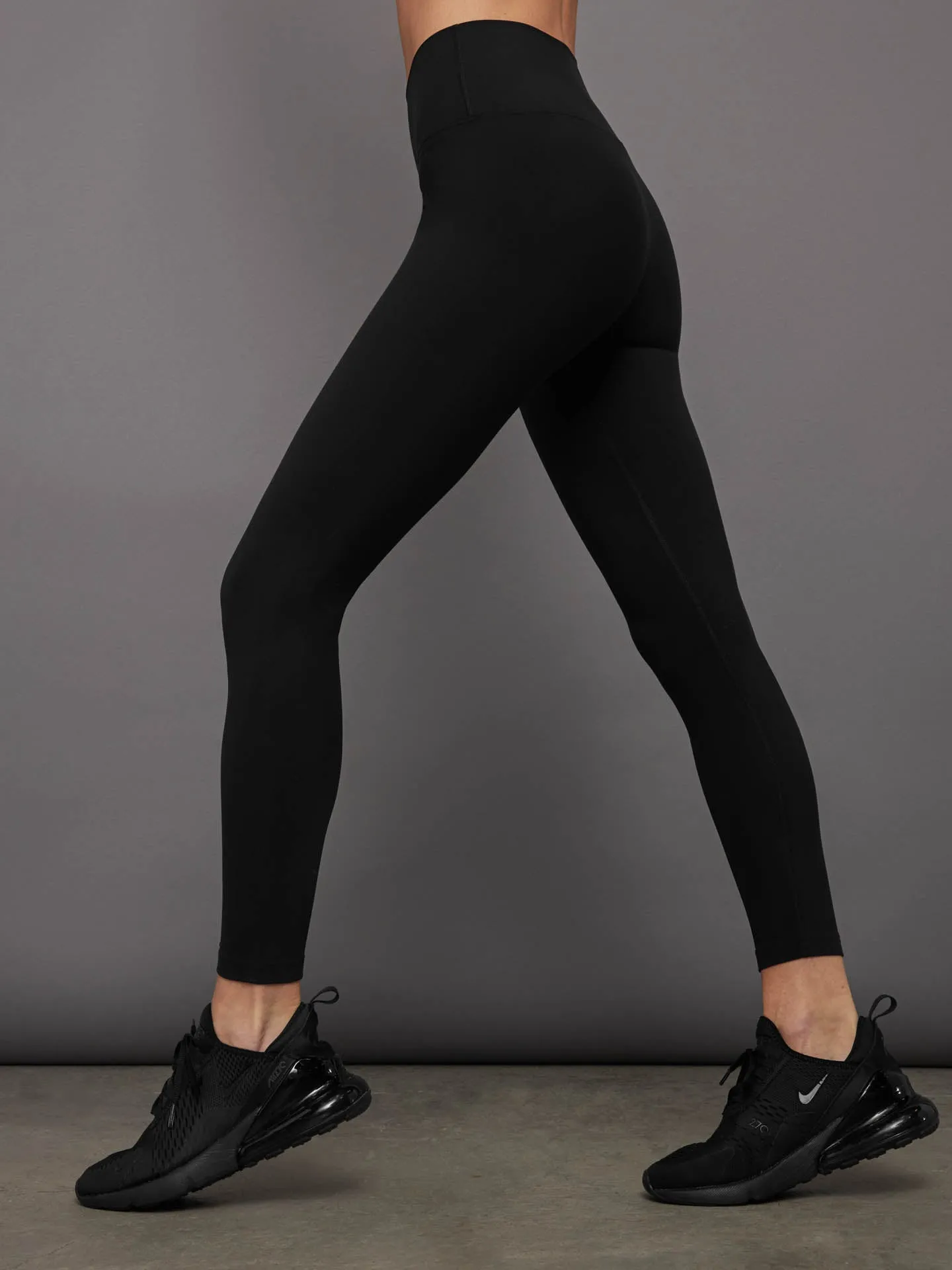 High Rise Legging in Melt - Black sold by Carbon38