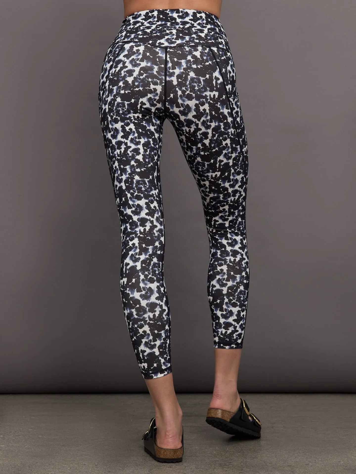 Form High Pocket Legging 25" - Ink Block Floral sold by Carbon38 product image thumbnail 4