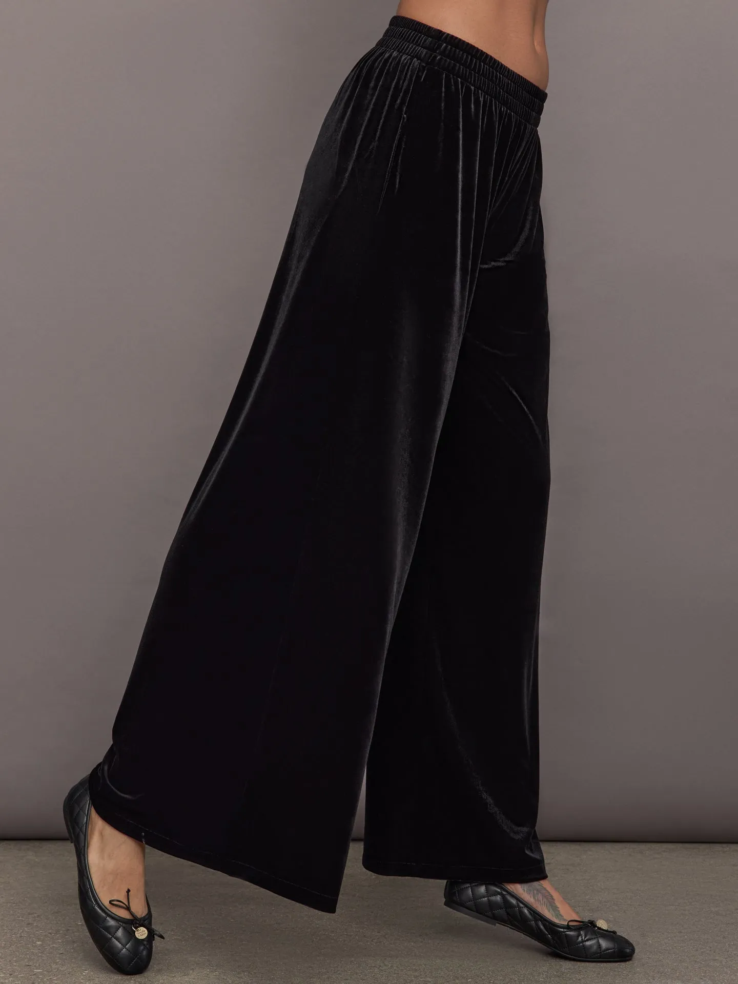 Boyfriend Elephant Sweatpant - Black sold by Carbon38