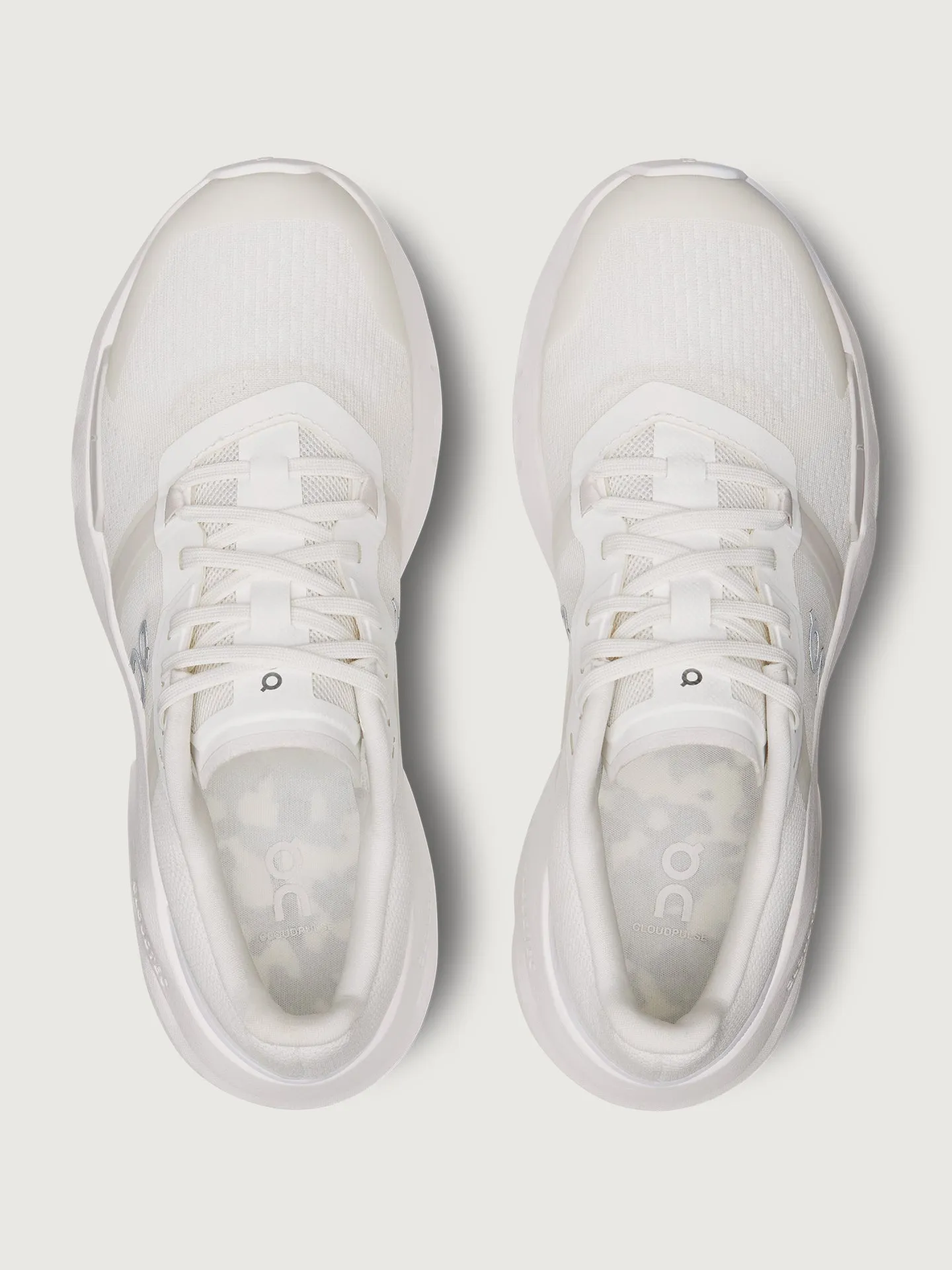 Cloudpulse - White | Frost sold by Carbon38 product image thumbnail 4