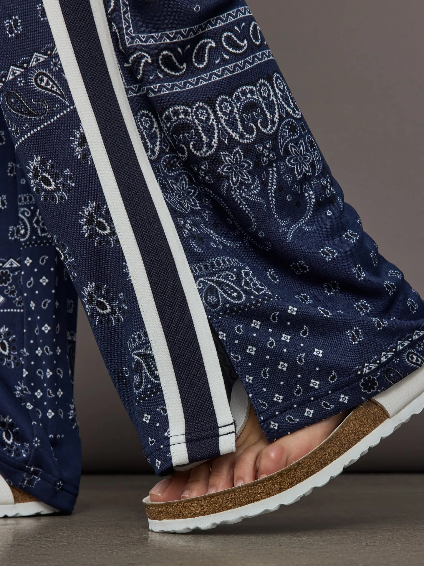 Vaquero Roma Pant - Paisley sold by Carbon38 product image thumbnail 5