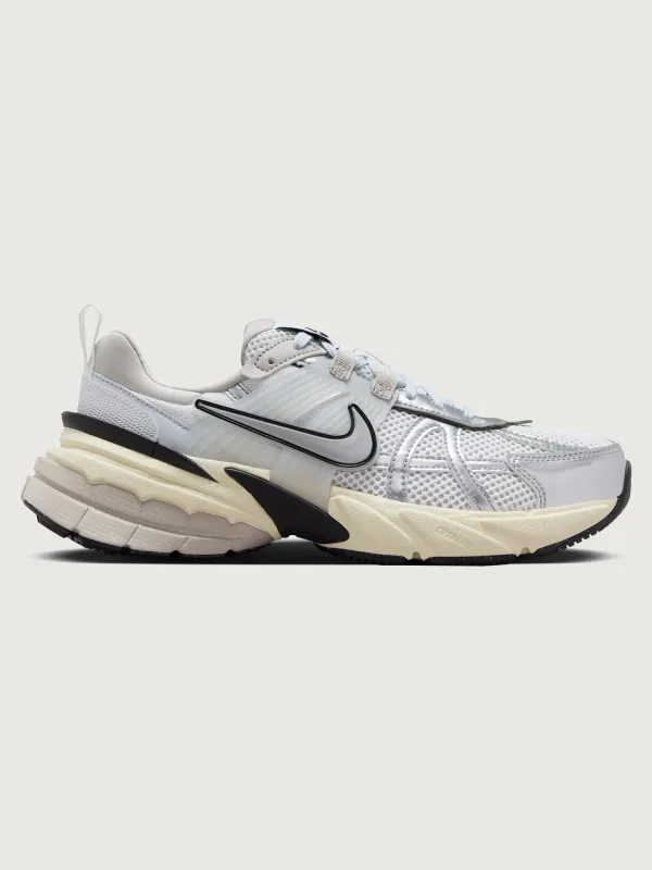 Nike V2k Run - Summit White/Metallic Silver sold by Carbon38