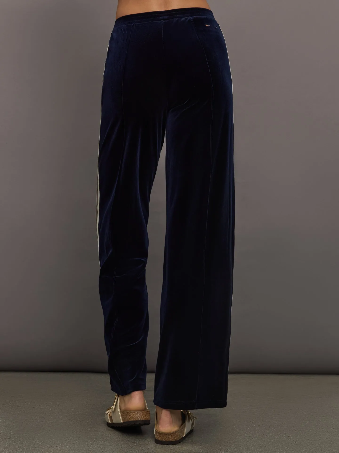 Monaco Freya Wide Leg Pant - Navy sold by Carbon38 product image thumbnail 4
