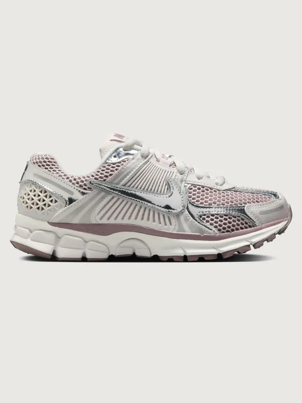 Nike Zoom Vomero 5 - Vast Grey/ Metallic silver sold by Carbon38