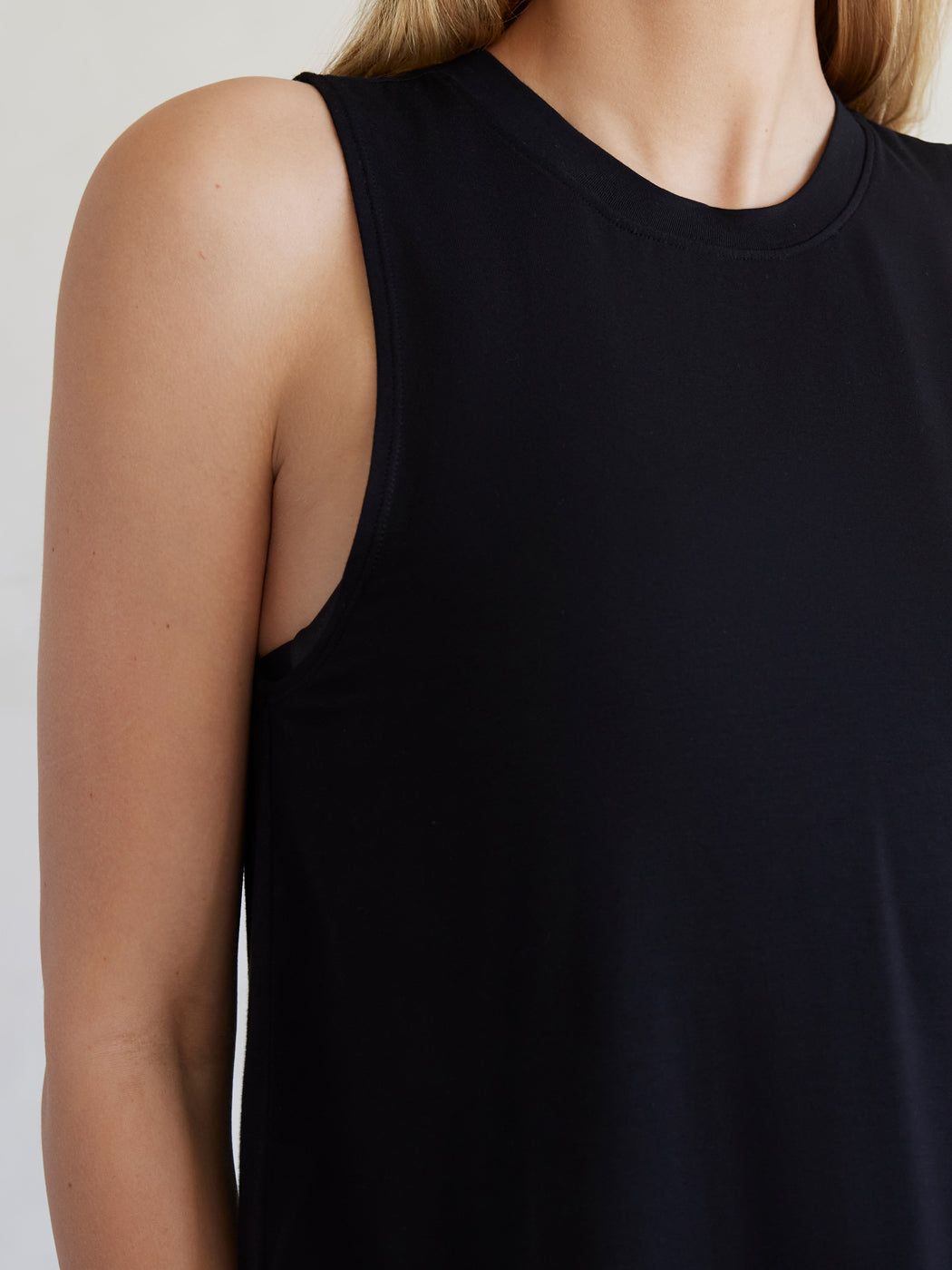 Crop Tank 2.0 - Black sold by Carbon38 product image thumbnail 3