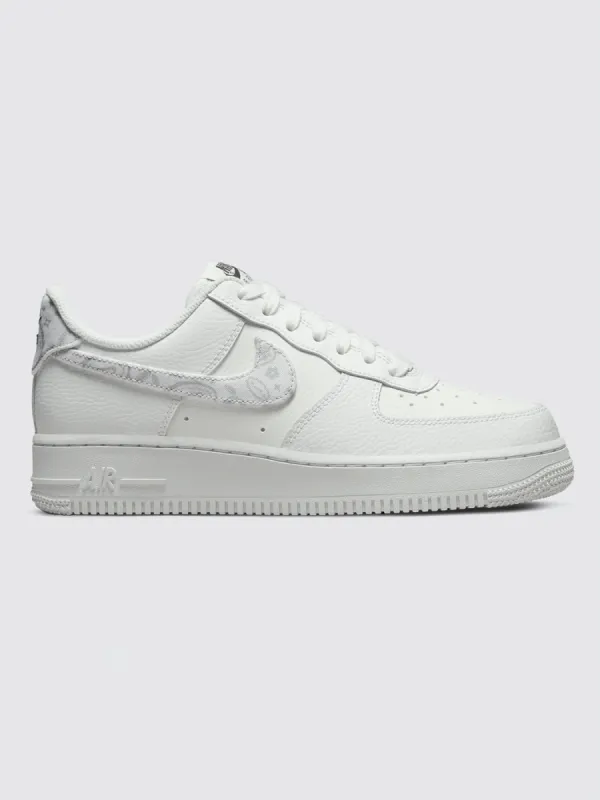 W AIR FORCE 1 '07 ESS - Summit White/Grey Fog-Black-Summit White sold by Carbon38