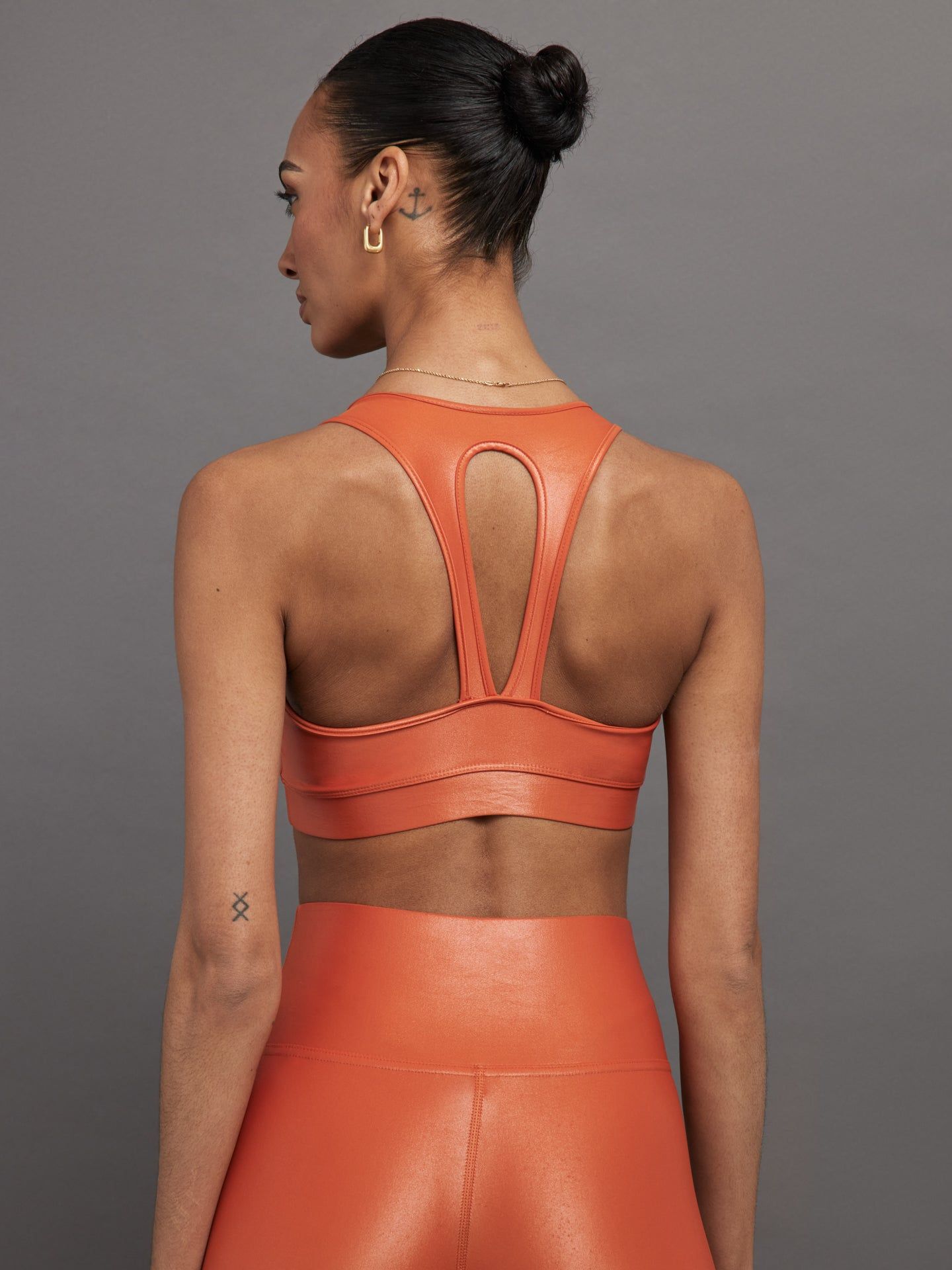 ACTION BRA 2.0 + HIGH RISE 7/8 TAKARA LEGGING BUNDLE sold by Carbon38 product image thumbnail 4