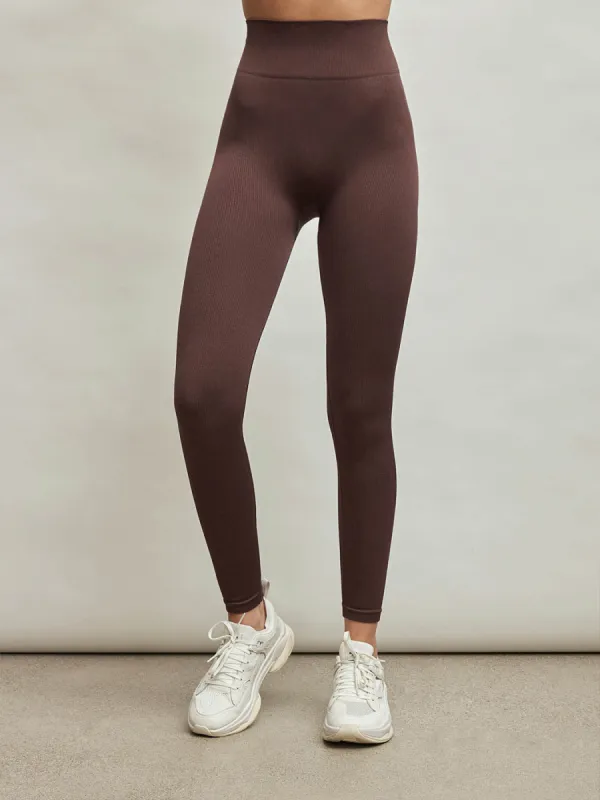 Awaken 7/8 Legging - Chocolate made by Carbon38