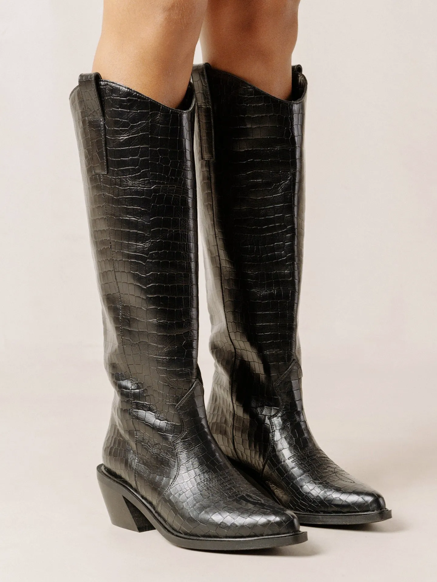 MOUNT ALLI - BLACK sold by Carbon38