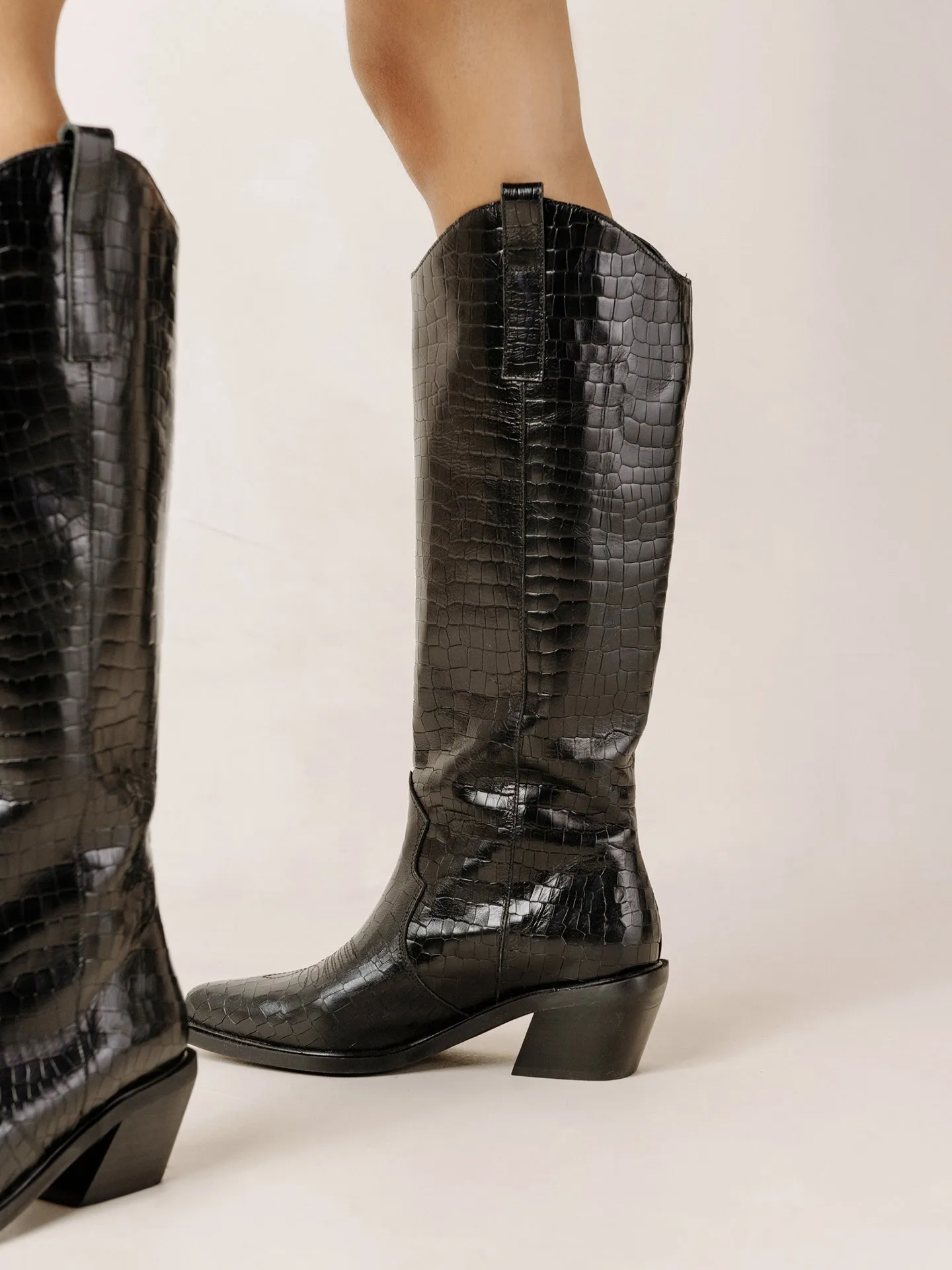 MOUNT ALLI - BLACK sold by Carbon38 product image thumbnail 4