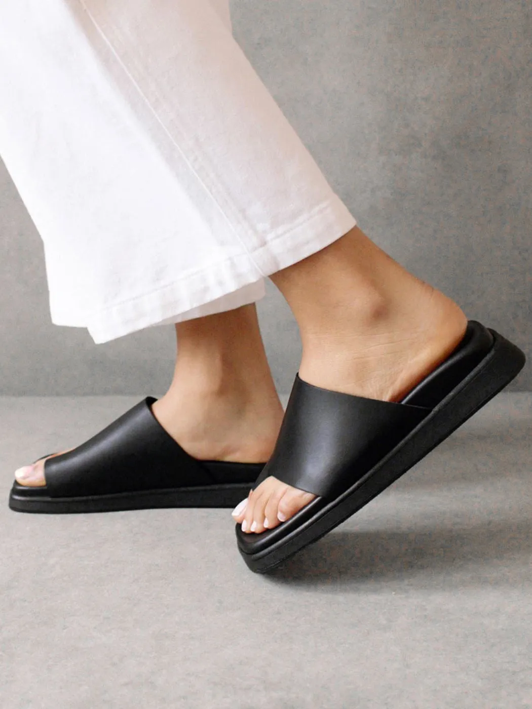 Toe Ring Flop - Black sold by Carbon38 product image thumbnail 4