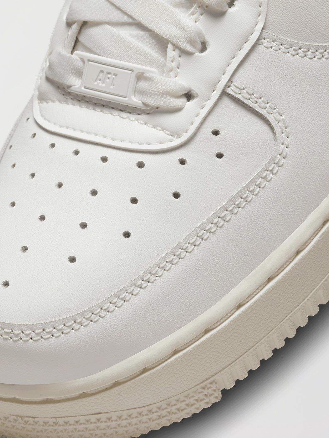 Nike Air Force 1 '07 - SUMMIT WHITE/METALLIC SILVER-SAIL-WHITE sold by Carbon38 product image thumbnail 2