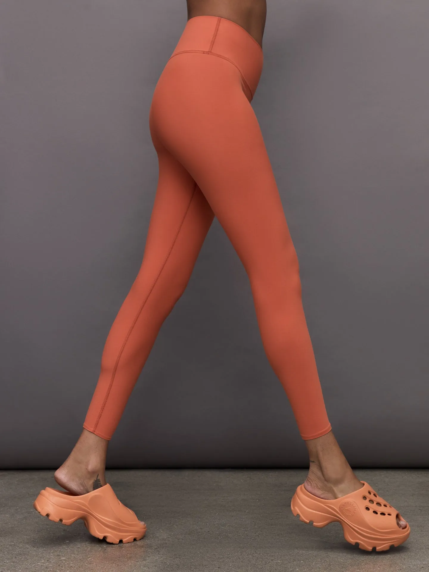 High Rise Legging in Melt - Burnt Sienna sold by Carbon38